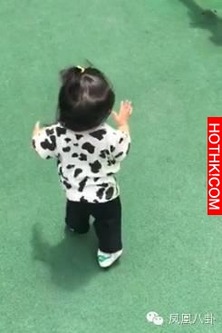 一歲拍死蟑螂，飯量讓鄧超焦灼，孫儷家女兒從小就是女漢子！