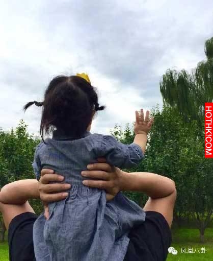 一歲拍死蟑螂，飯量讓鄧超焦灼，孫儷家女兒從小就是女漢子！