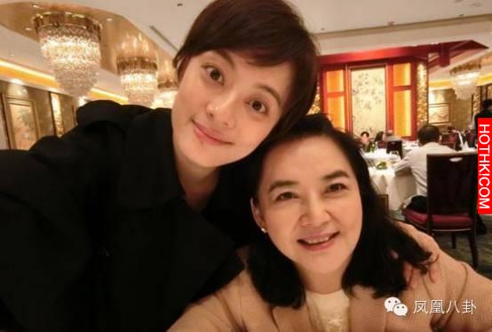 一歲拍死蟑螂，飯量讓鄧超焦灼，孫儷家女兒從小就是女漢子！
