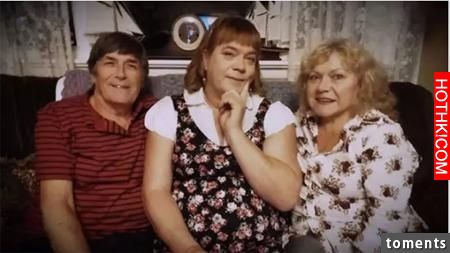一名52歲的大叔，做變性手術後竟離奇返老還童，成6歲女孩還被收養，過著＂這種＂生活！