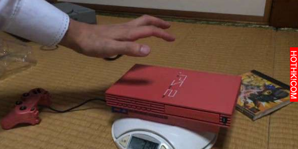 日本網友為只花300日圓買來的「PS2」遊戲機做開箱，打開後所有人傻眼到眼珠都掉出來了 ...
