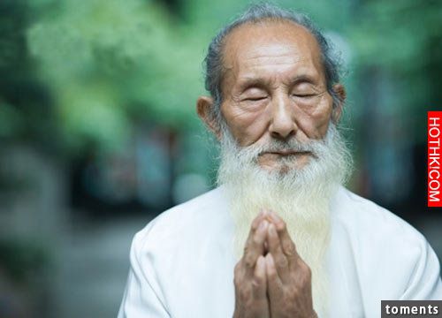 婦人抱小孩逛街，遇到老人笑眼看她：「妳真好命！晚年必享清福。」婦人：「說笑了！您 ...
