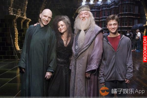 你以為他只是《哈利波特》中負責嚇唬人的伏地魔，其實他的演技超乎你的想像！