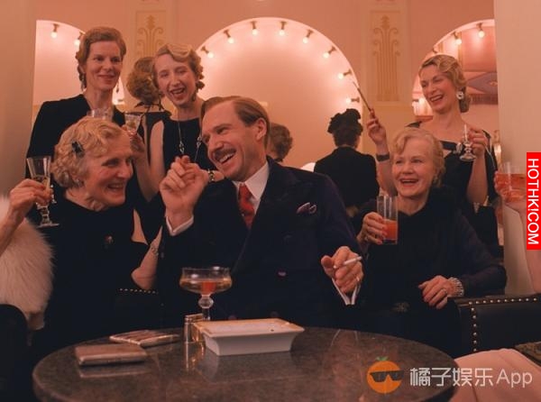 你以為他只是《哈利波特》中負責嚇唬人的伏地魔，其實他的演技超乎你的想像！