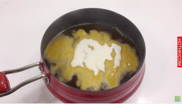 她把橘子汽水擺到盤子裡後拿出小刀切下去，下面這招學起來！大家看完都驚訝了～ ...