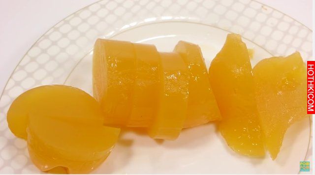 她把橘子汽水擺到盤子裡後拿出小刀切下去，下面這招學起來！大家看完都驚訝了～ ...