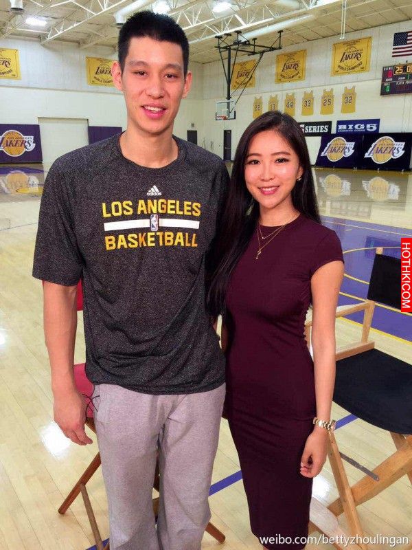 NBA美女主播周玲安示爱林书豪（这主播也太漂亮了吧！）