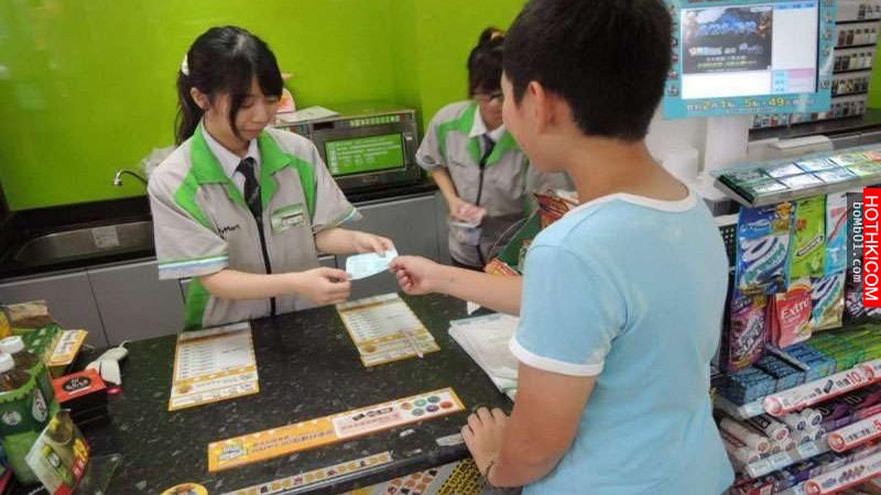 女店員因為怒嗆奧客「以後別給我遇到」被罵到辭職,當她後來發現奧客也到這裡工作就立 ... 女店員因為怒嗆奧客「以後別給我遇到」被罵到辭職,當她後來發現奧客也到這裡工作就立 ...