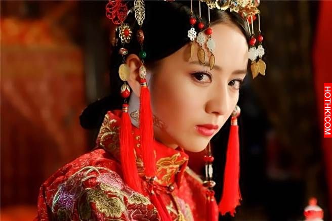 她嫁過兩次，第一次嫁白痴，一生五次被廢，最後因為OO竟成皇后… ...