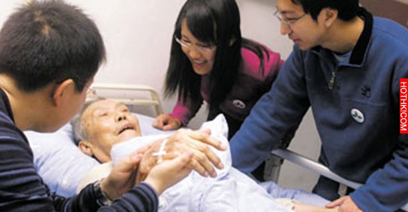 老人身患絕症，女兒每天照顧她，兒子卻嫌棄她！老人臨終的決定卻讓人匪夷所思...這到 ...