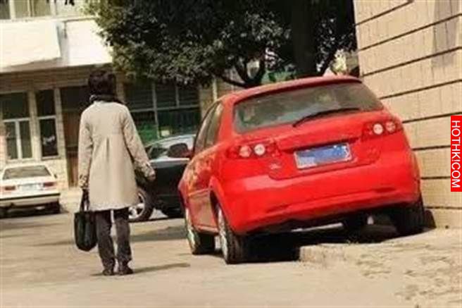 停車左右不平的地也是不好 (圖/網易)