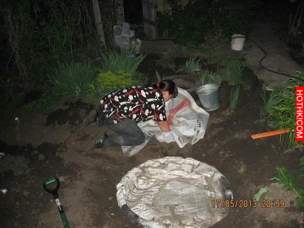 鄰居不解女子為何在院子裡埋下輪胎，最後結果卻讓鄰居刮目相看！