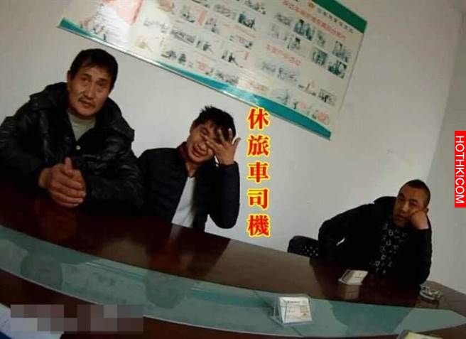 撞到「賓利」 他嚇得當場下跪 ！想不到結局神展開~~