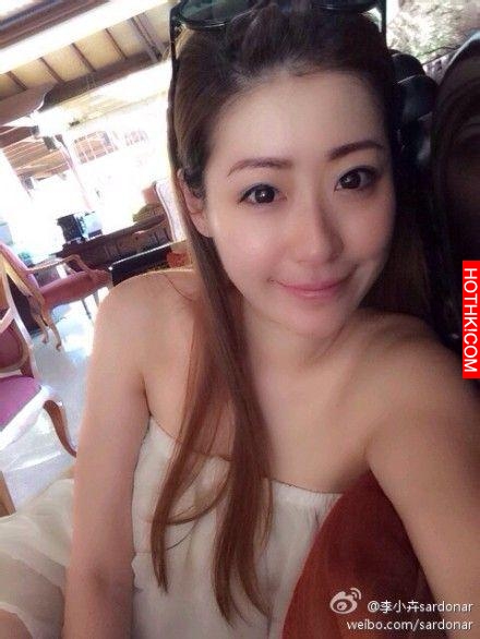 她是第一個星女郎，一場戲拍了60遍，被周星馳罵到哭，如今卻