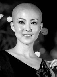 敢於剃光頭的才是真美女，看女明星光頭造型，最後一張讓人心疼！
