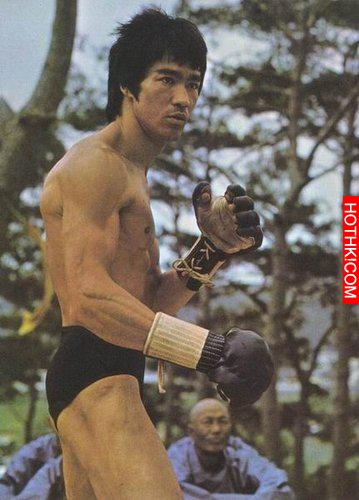 李小龍猝死真實內幕，暗藏日本山口組的驚天陰謀