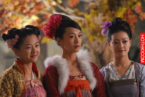 她早年出道貌美如花，色誘過胡歌又被范冰冰提攜做主演如今消失