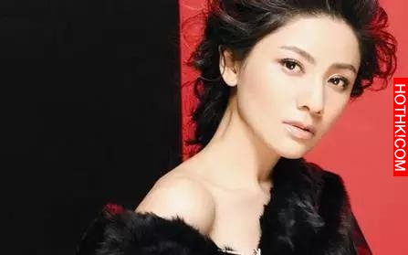 她曾被黃曉明『拋棄』,與baby傻傻分不清,如今幸福美滿.