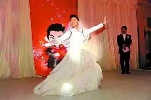 她曾被黃曉明『拋棄』,與baby傻傻分不清,如今幸福美滿.