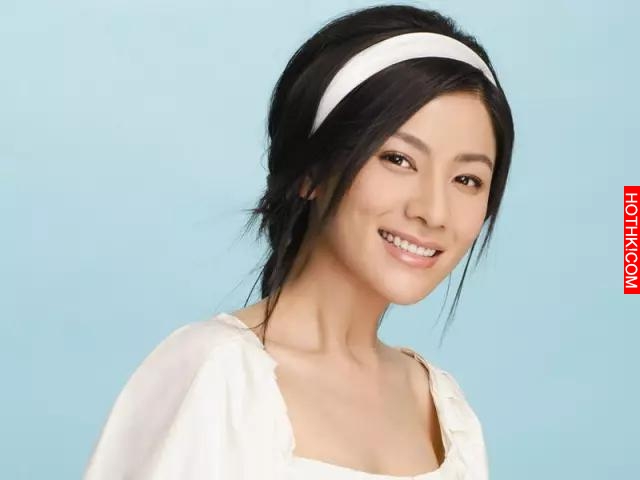 她曾被黃曉明『拋棄』,與baby傻傻分不清,如今幸福美滿.