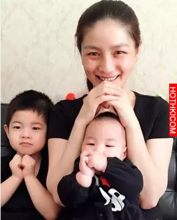 她曾被黃曉明『拋棄』,與baby傻傻分不清,如今幸福美滿.