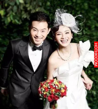 她曾被黃曉明『拋棄』,與baby傻傻分不清,如今幸福美滿.