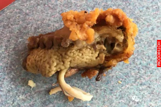 國外男子咬下肯德基後，頓時狂吐不止