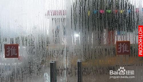 吹南風！家中的地板窗戶「濕答答」，這幾個「簡單的方式」就可以輕易度過討厭的「反潮 ...