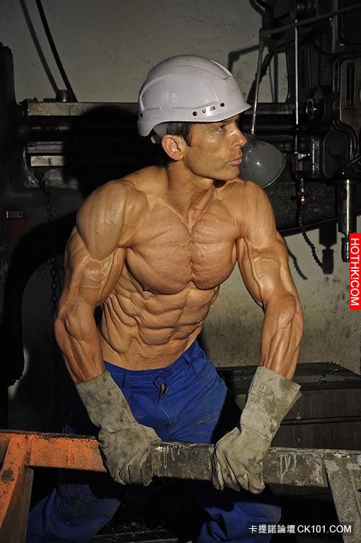全球體脂第一低！超威猛48歲搬運工　如標本般的肌肉殺翻一票體壇巨星！ ...