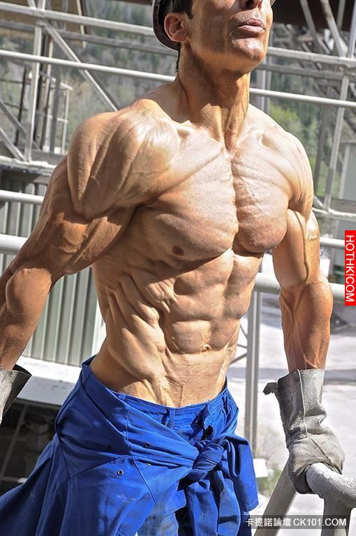 全球體脂第一低！超威猛48歲搬運工　如標本般的肌肉殺翻一票體壇巨星！ ...