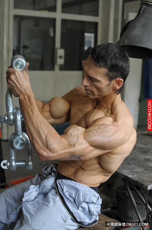 全球體脂第一低！超威猛48歲搬運工　如標本般的肌肉殺翻一票體壇巨星！ ...