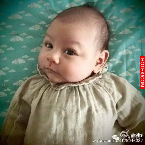 歐弟女兒鼻樑逆天，小周周睫毛長得嚇人，被星二代的嬰兒照秒殺了！