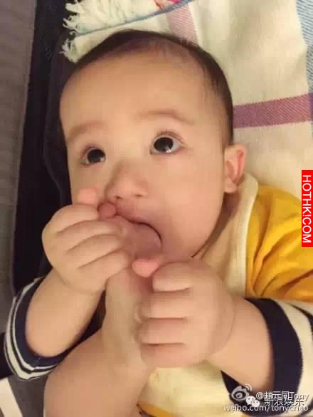 歐弟女兒鼻樑逆天，小周周睫毛長得嚇人，被星二代的嬰兒照秒殺了！