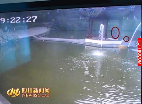 四川女子將10歲女兒推入湖中 漠然看其水中掙扎