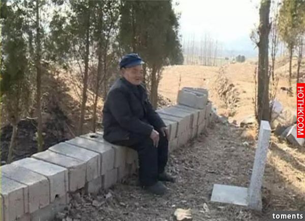 66歲老阿公竟自願被「活埋出殯」!人還活著竟穿上壽衣,自己爬進了墳墓讓所有親友「觀 ... 66歲老阿公竟自願被「活埋出殯」!人還活著竟穿上壽衣,自己爬進了墳墓讓所有親友「觀 ...