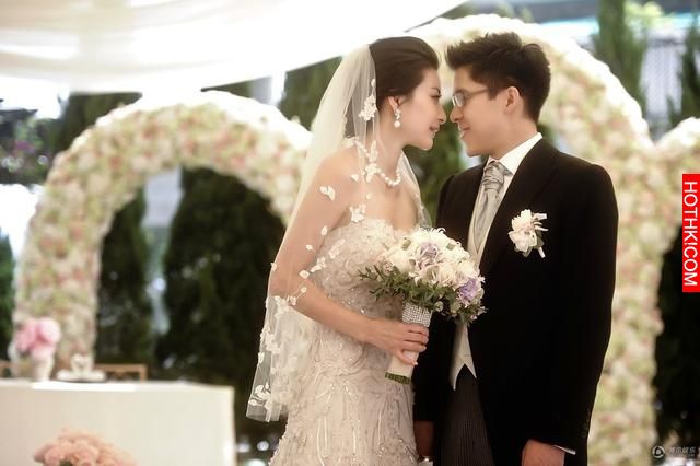 她兩次登人生巔峰，長相不是第一卻穩坐豪門媳婦！
