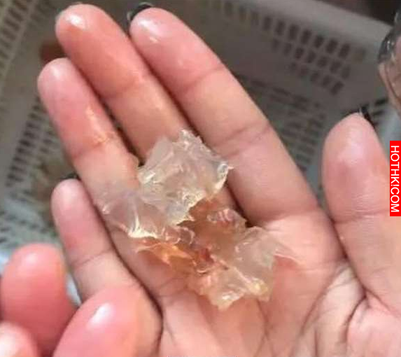 她覺得從菜市場買的大蝦好像有點怪怪的，於是撥開蝦殼檢查…結果竟挖出「絕對不能吃下 ...
