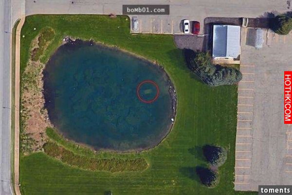 他發現Google地圖上顯示這個池塘有奇怪的不明黑影，警方接獲通知去打撈，沒想到竟發現 ...