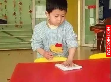 每次打掃後隔沒幾天又長灰塵？教你小妙招，在水裡加幾滴「這個」，灰塵不再附著....神 ...