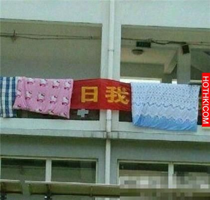 女友沒穿「內內」，還擺出這樣的姿勢「鋪床」，結果被猴急男友…… ...