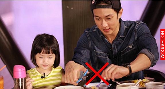 你還在幫孩子「剪碎」食物嗎？這個簡單的動作後果居然會造成這麼嚴重的傷害...太可怕 ...