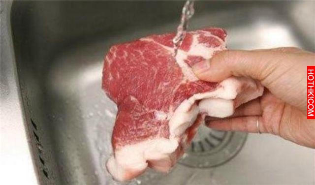 太可怕了！生肉千萬不要放在水龍頭下直接洗