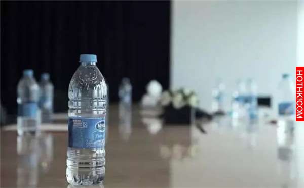這間公司的礦泉水只有「半瓶水」業績卻成長了６００％！沒想到這些水背後的「用意」竟 ...