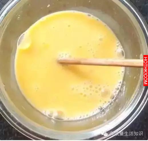 原來蒸蛋時我們少放了這樣東西，難怪餐廳的蒸蛋又香又滑！