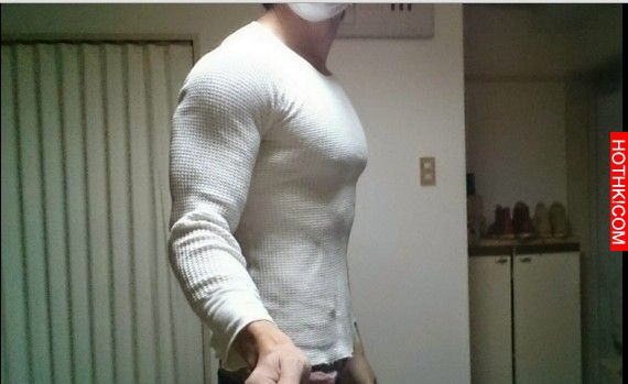 1年練出超完美「倒三角」外加「爆乳」巨胸，他竟然只靠「這一招」辦到！魯肥宅們看到 ...