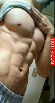 1年練出超完美「倒三角」外加「爆乳」巨胸，他竟然只靠「這一招」辦到！魯肥宅們看到 ...