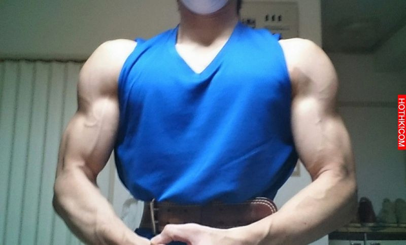 1年練出超完美「倒三角」外加「爆乳」巨胸，他竟然只靠「這一招」辦到！魯肥宅們看到 ...