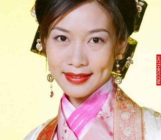 英皇一姐卻常年演配角，與謝霆峰談戀愛，卻嫁給了陳奕迅的老鄰居