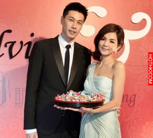 Selina收入高張承中60倍，Ella收入超老公40倍