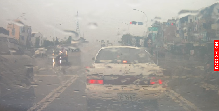 速傳！車內玻璃起霧，千萬不要再「開冷氣」了！沒想到「這一招」竟然是最笨的方法，快 ...
